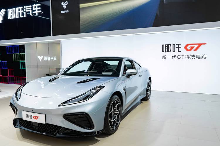 东莞349哪吒汽车在智能汽车领域的表现，领途汽车在新能源汽车市场中的影响力